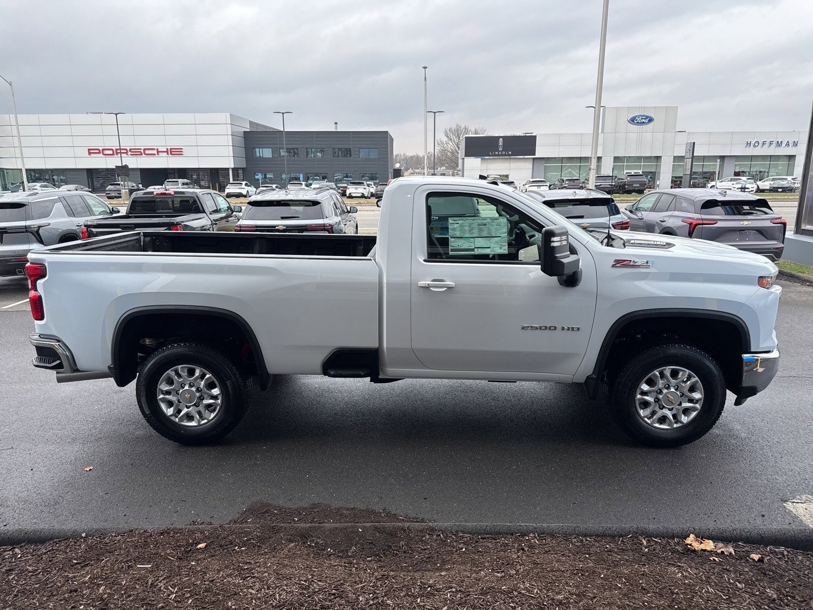 2025 Chevrolet Silverado 2500HD LT photo 4