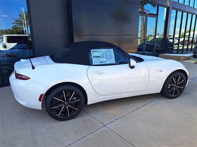 2025 Mazda MX-5 Miata Miata Grand Touring photo 3