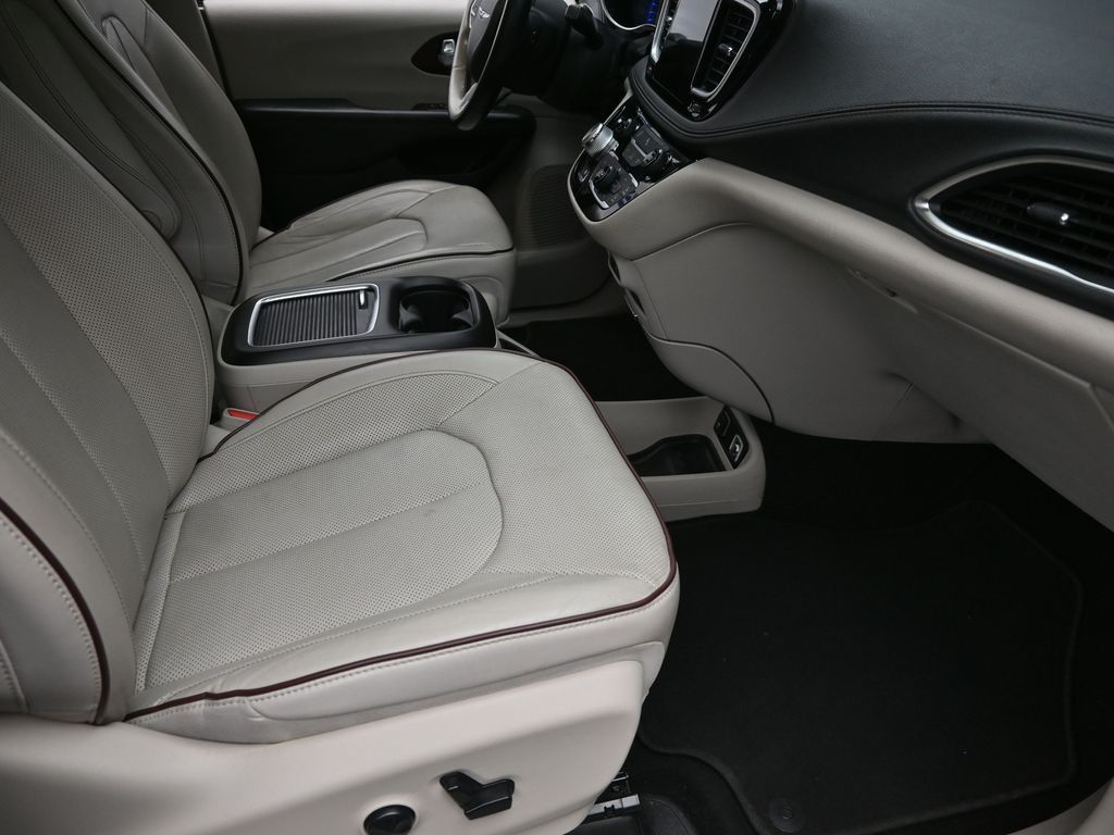 2020 Chrysler Pacifica Limited photo 4