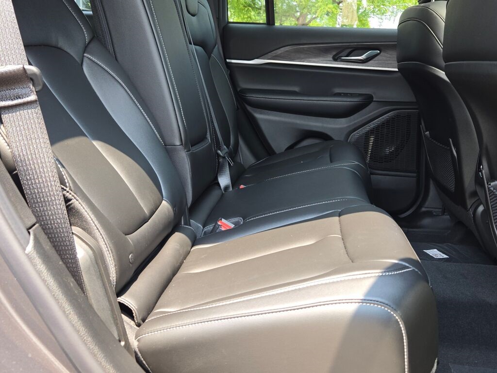 2025 Jeep Grand Cherokee Limited photo 7