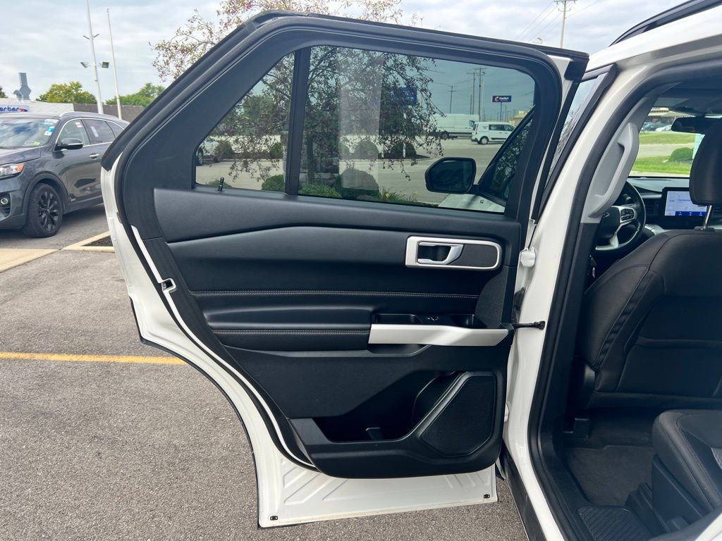 2022 Ford Explorer XLT photo 19