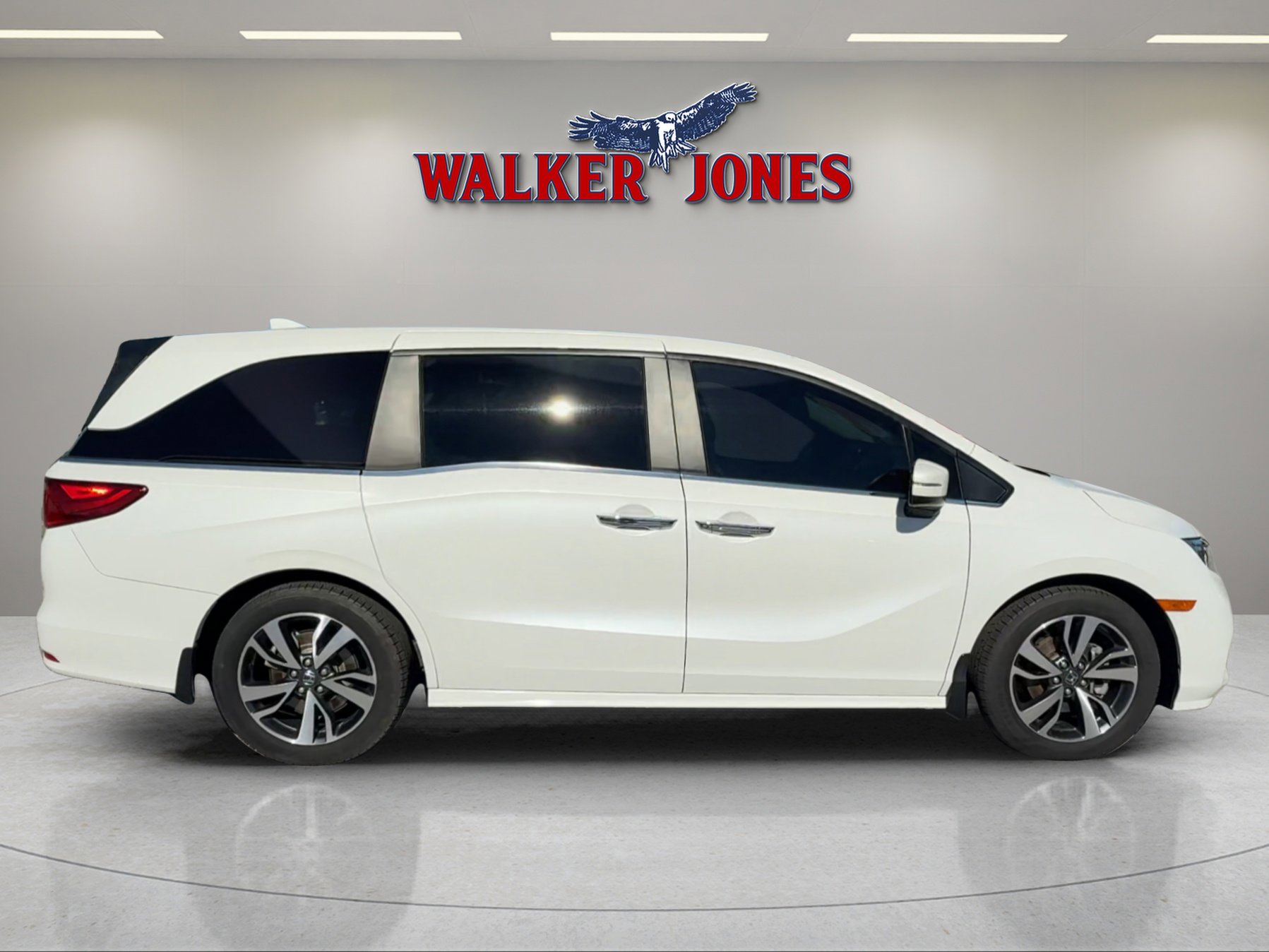 2023 Honda Odyssey Touring photo 2