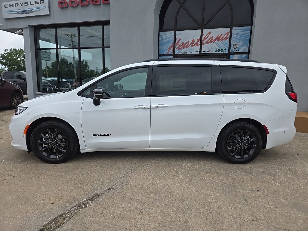 2025 Chrysler Pacifica photo 2