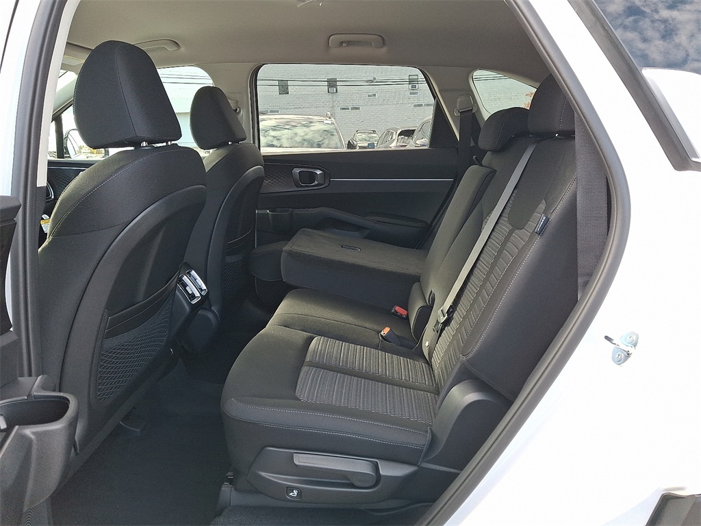 2026 Kia Sorento LX photo 2