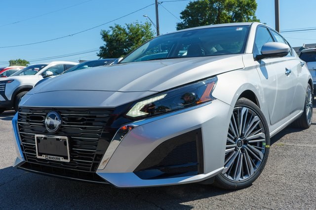 2025 Nissan Altima SL's photo