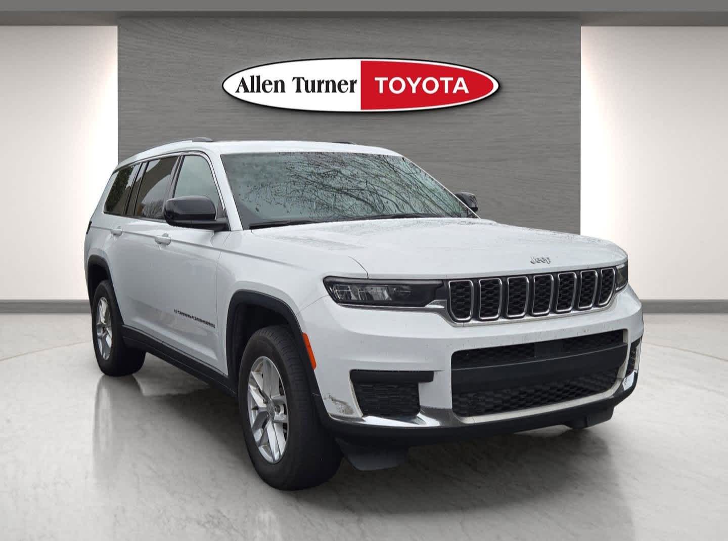 2023 Jeep Grand Cherokee L Laredo's photo