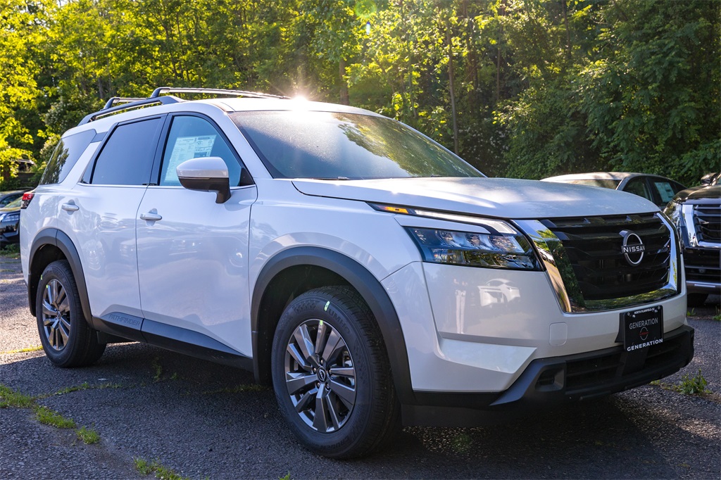 2025 Nissan Pathfinder SV photo 3