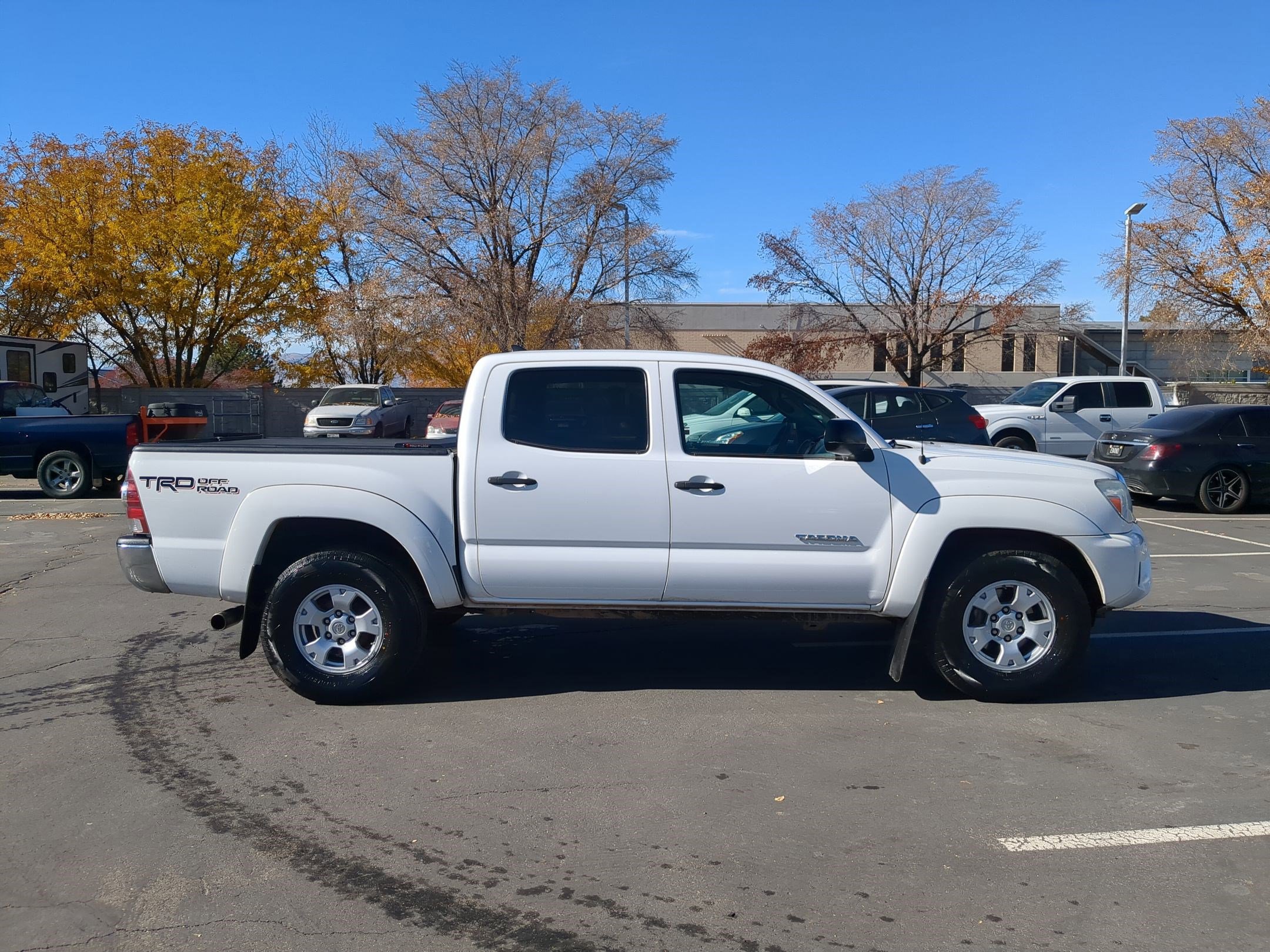2015 Toyota Tacoma V6 photo 2