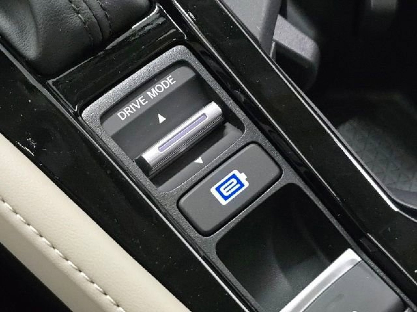 2025 Honda Accord Hybrid Touring photo 11
