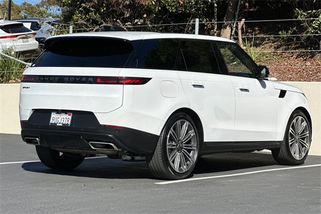 2025 Land Rover Range Rover Sport SE photo 4