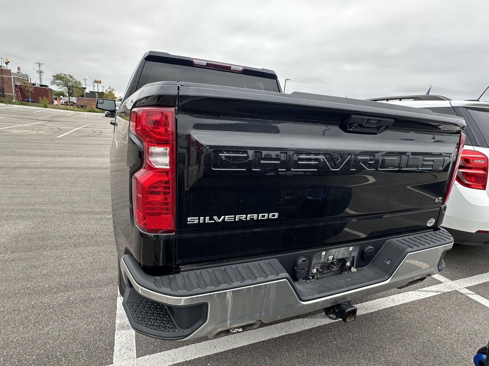 2022 Chevrolet Silverado 1500 LT photo 3