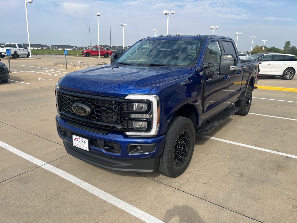 2026 Ford F-350 Lariat photo 2