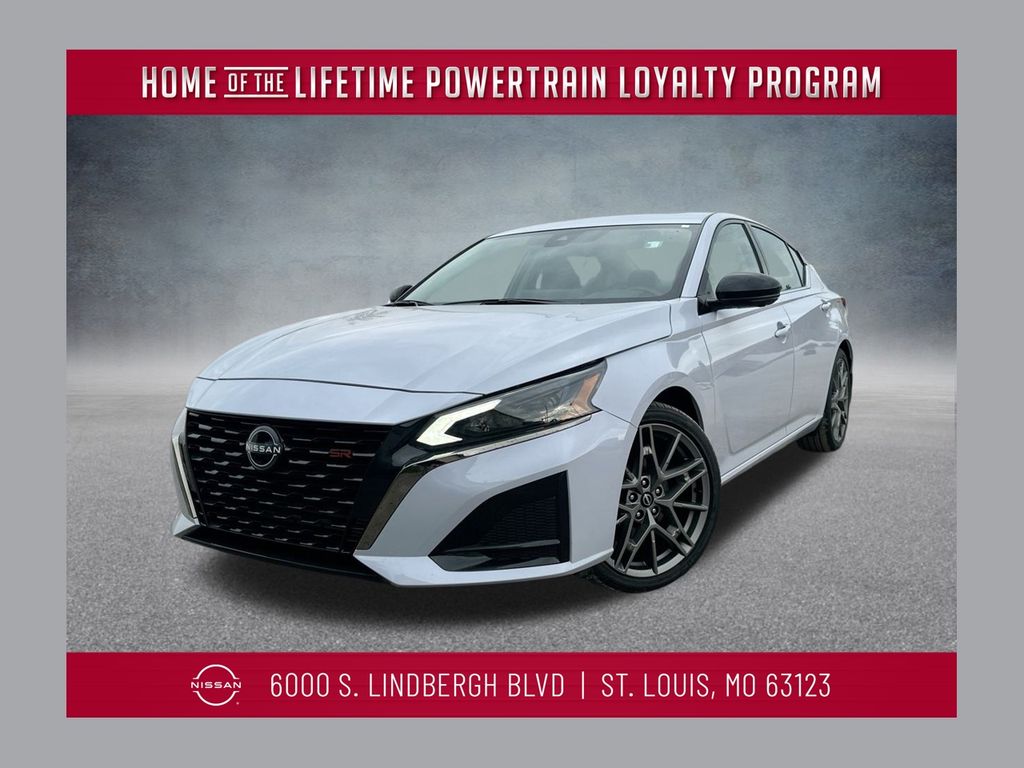 2024 Nissan Altima SR's photo