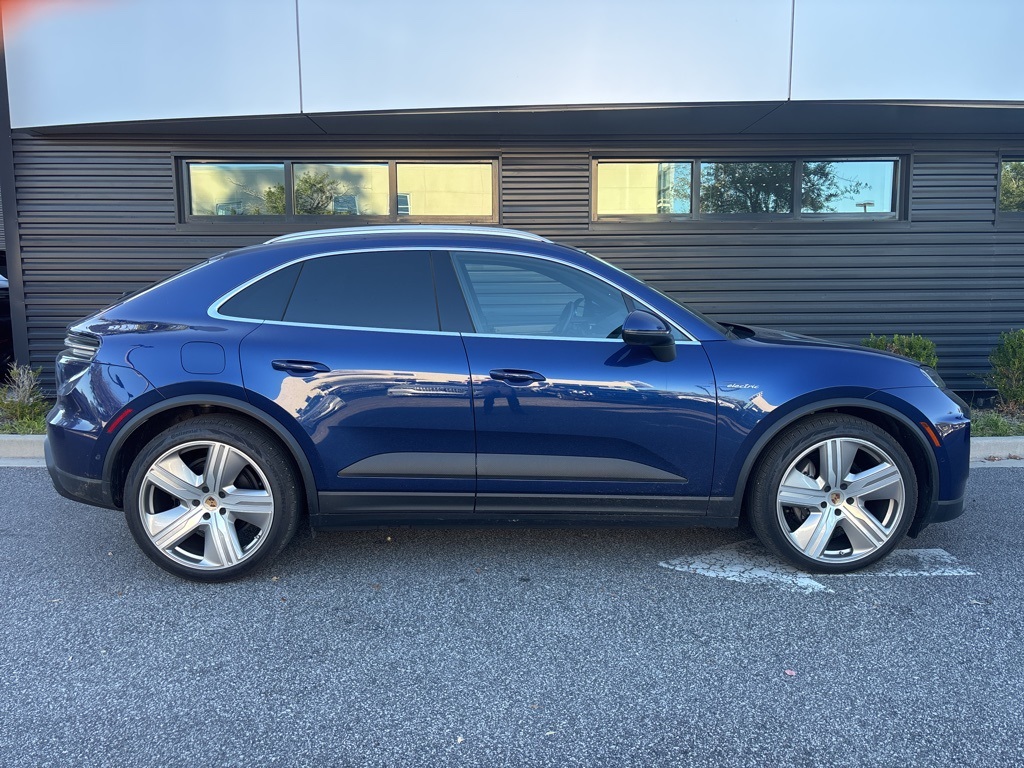 2024 Porsche Macan Electric 4 photo 4