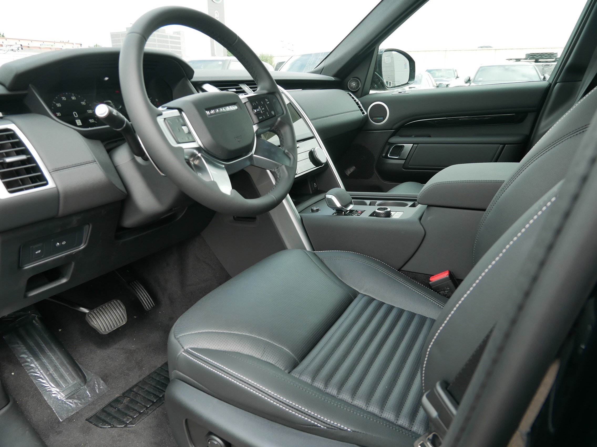 2025 Land Rover Discovery S photo 4