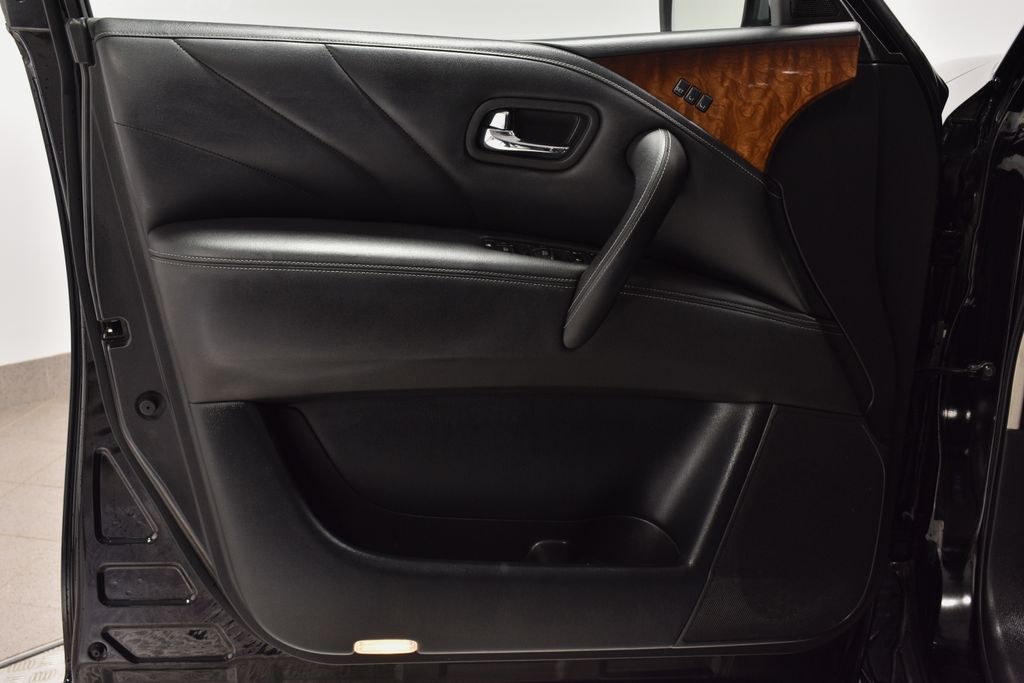 2017 Infiniti QX80 Base photo 8