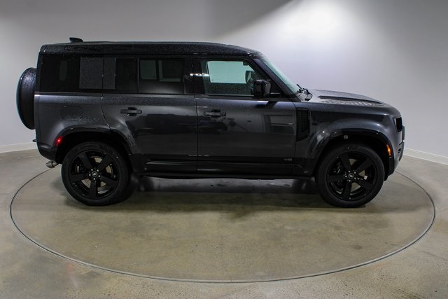 2025 Land Rover Defender 110 V8 photo 6