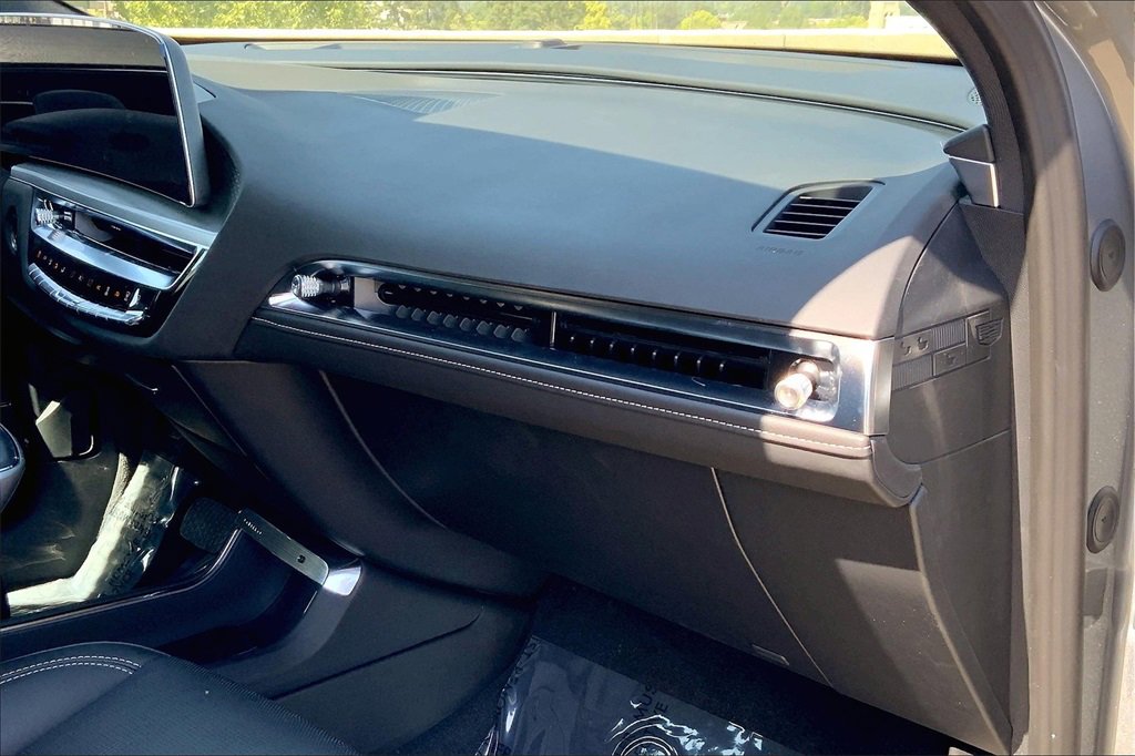 2025 Cadillac Lyriq Luxury photo 28