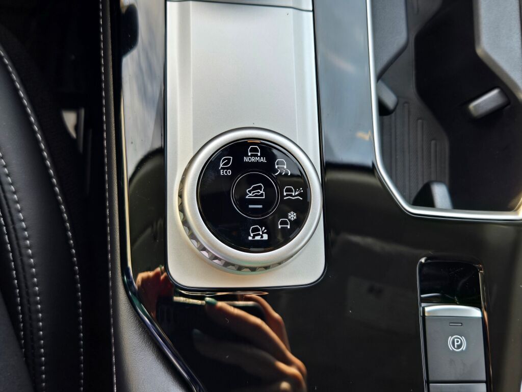 2025 Mitsubishi Outlander SE photo 21