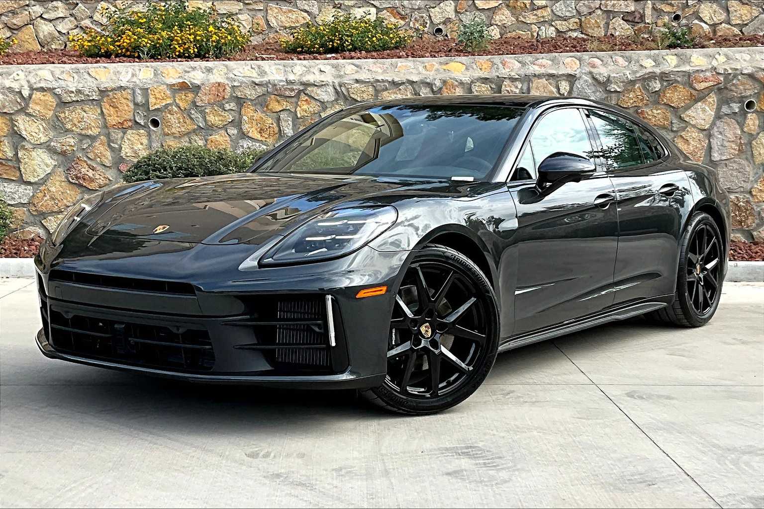 2025 Porsche Panamera 4 photo 3