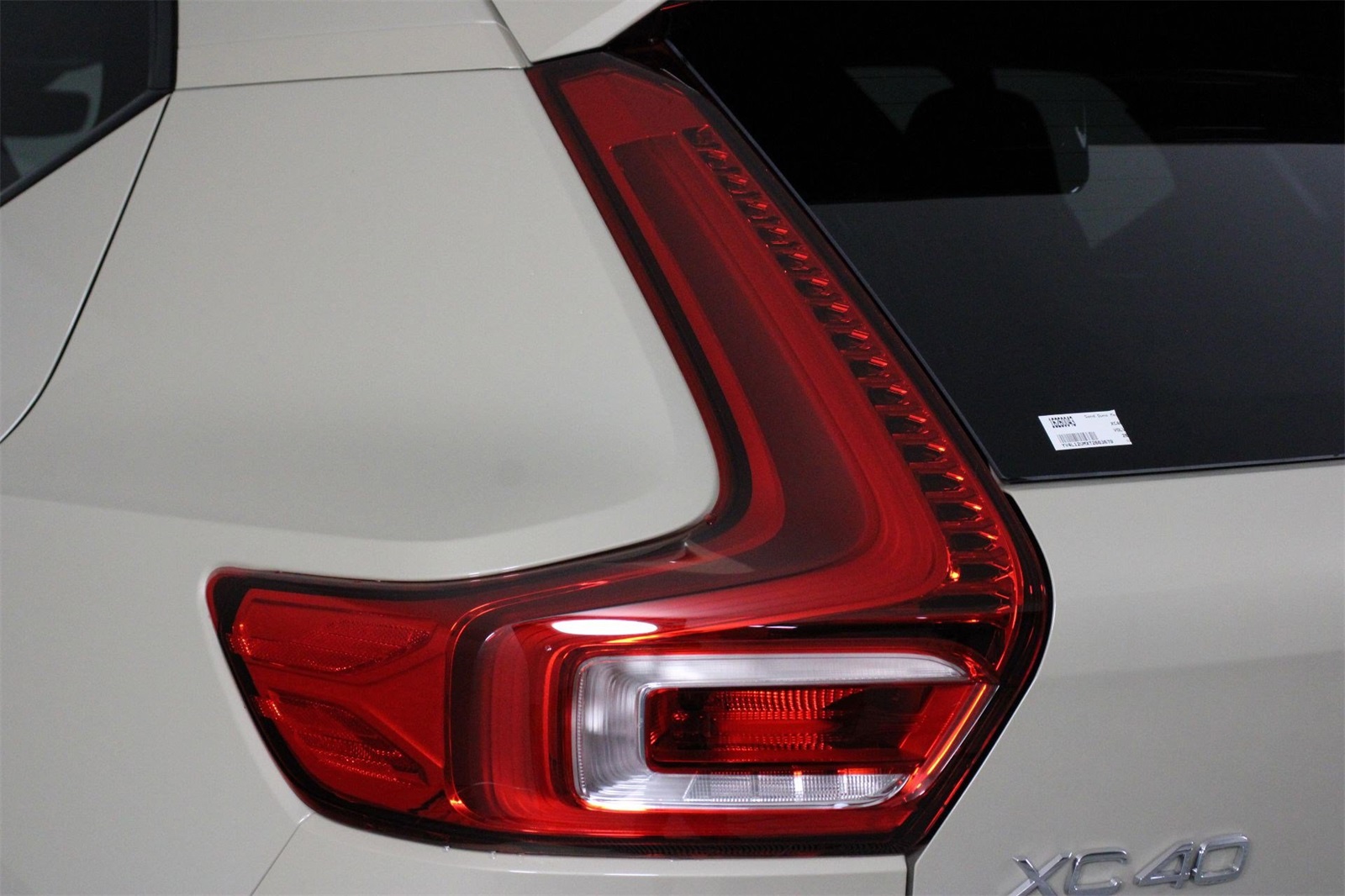 2026 Volvo XC40 photo 15