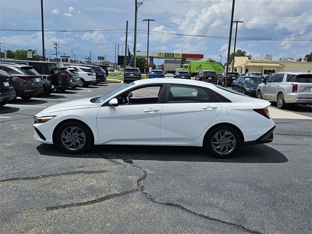 2024 Hyundai Elantra Hybrid Blue photo 4