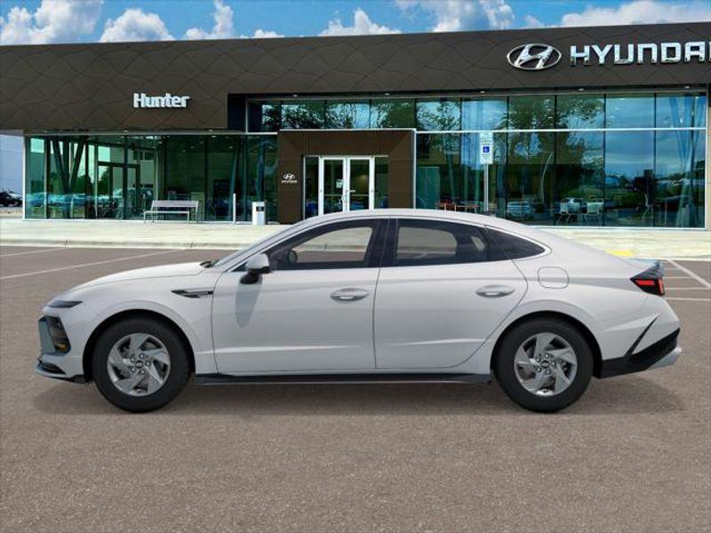 2026 Hyundai Sonata SE photo 2