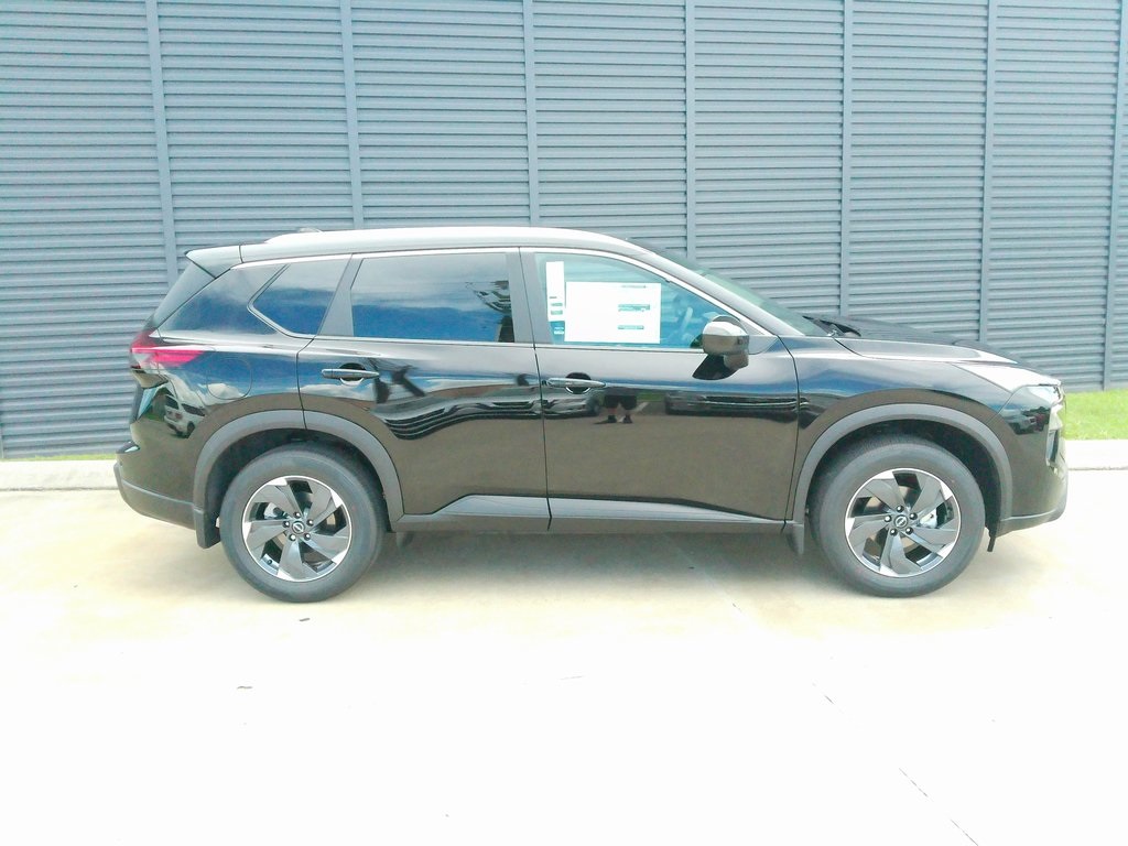 2025 Nissan Rogue SV photo 2