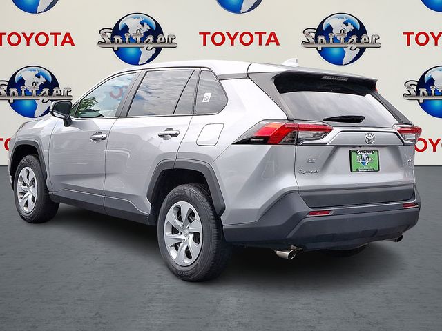 2022 Toyota RAV4 LE photo 3
