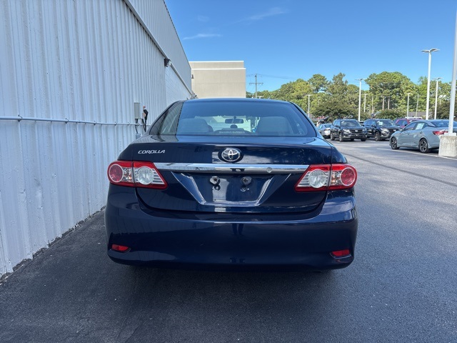 2013 Toyota Corolla LE photo 3