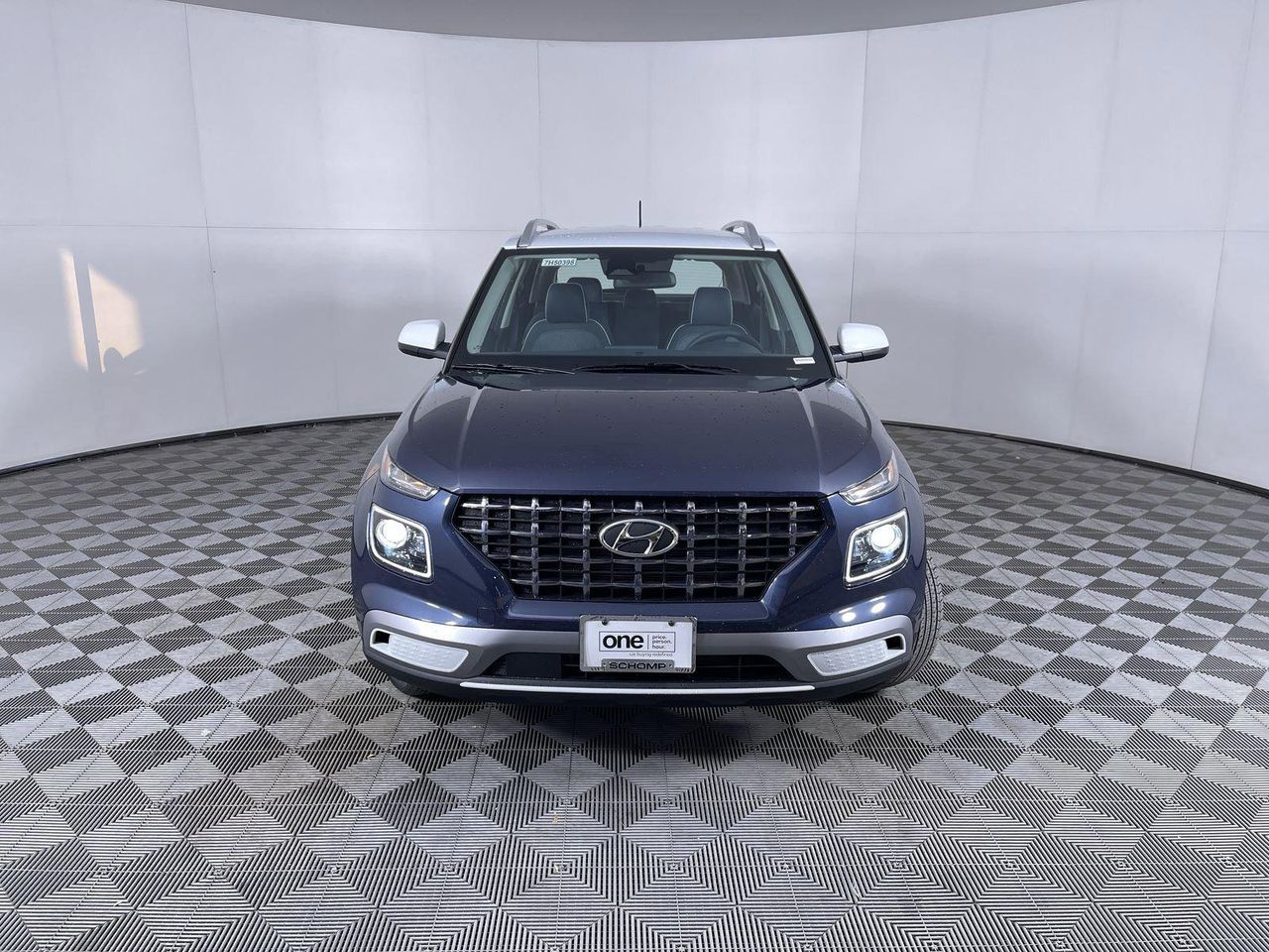2025 Hyundai Venue Limited photo 2