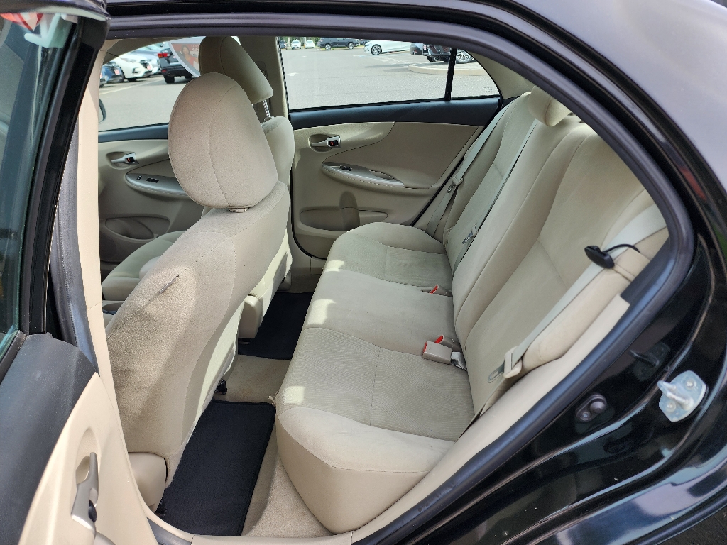 2012 Toyota Corolla LE photo 22