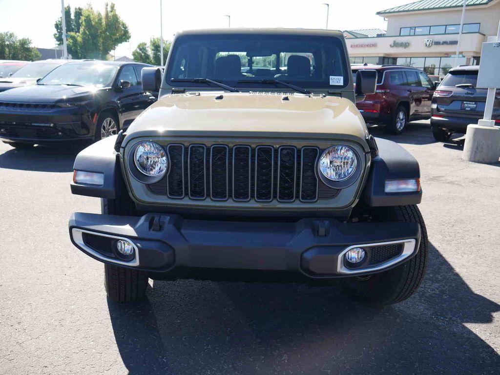 2025 Jeep Gladiator Sport photo 2