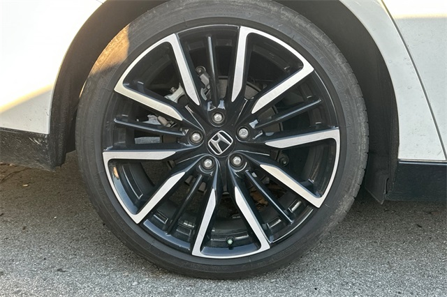 2023 Honda Accord Hybrid Touring photo 3