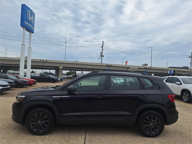 2024 Volkswagen Taos S photo 2