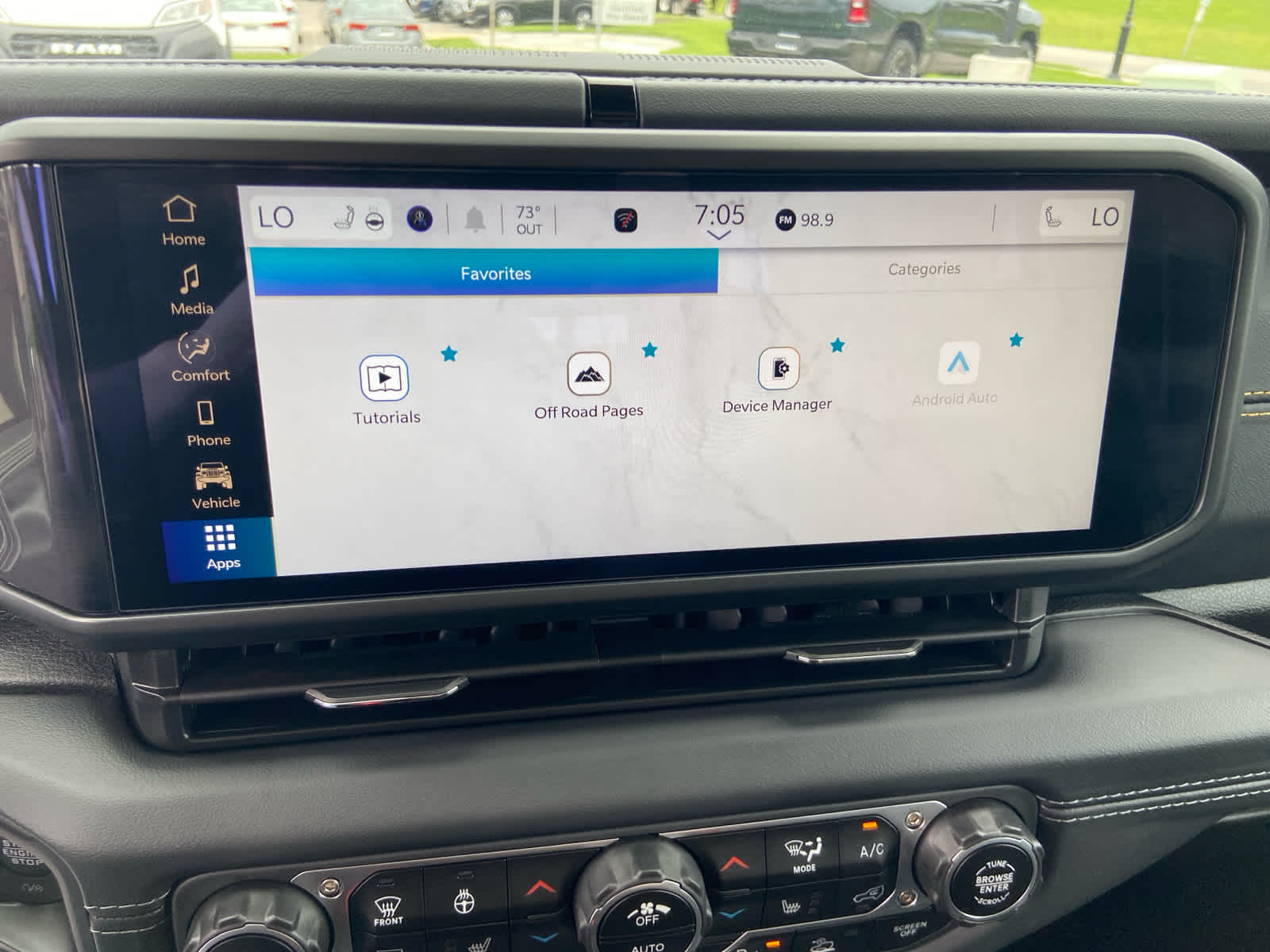 2025 Jeep Gladiator Willys photo 25