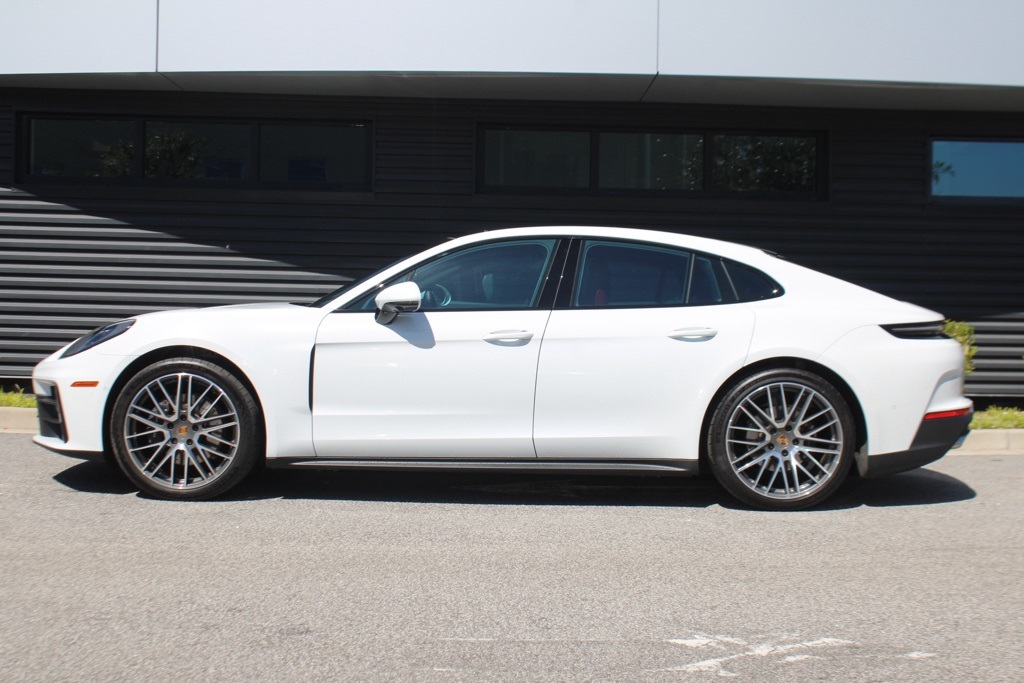 2025 Porsche Panamera 4 photo 2