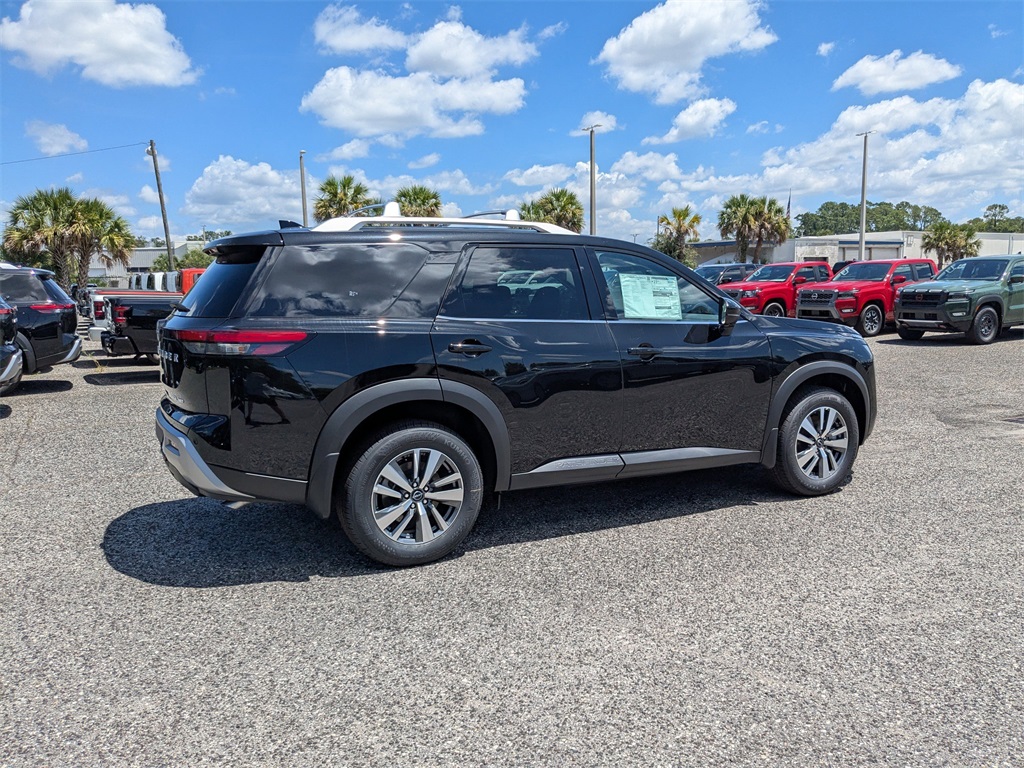 2025 Nissan Pathfinder SL photo 3
