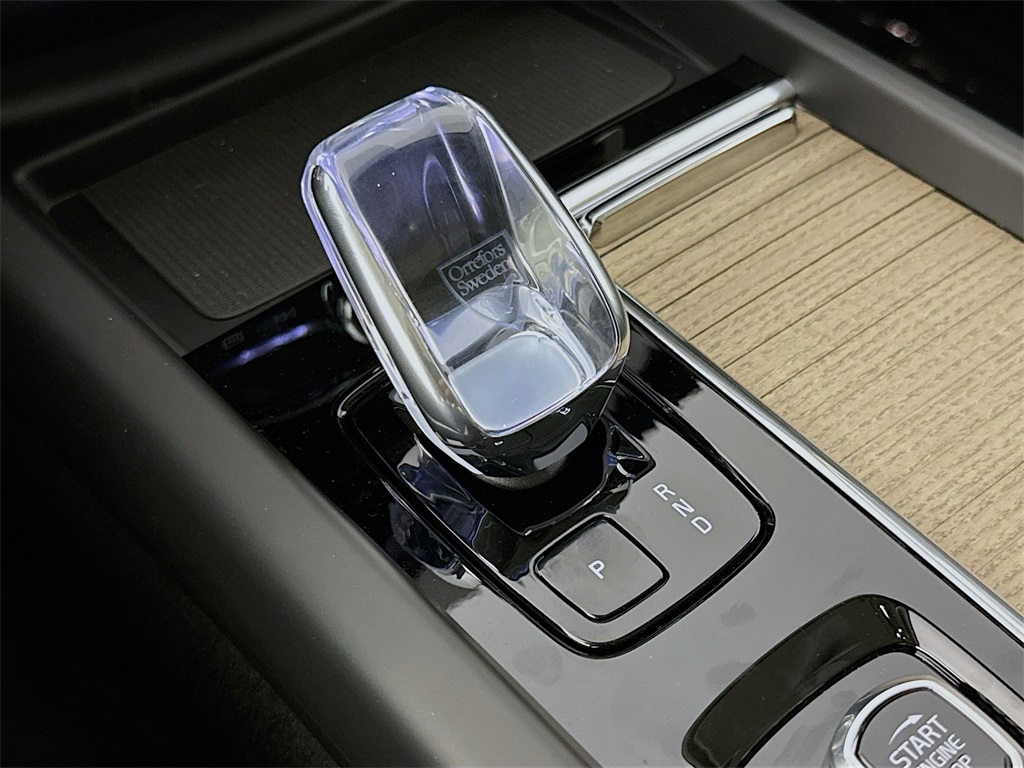2026 Volvo XC60 B5 Plus photo 17