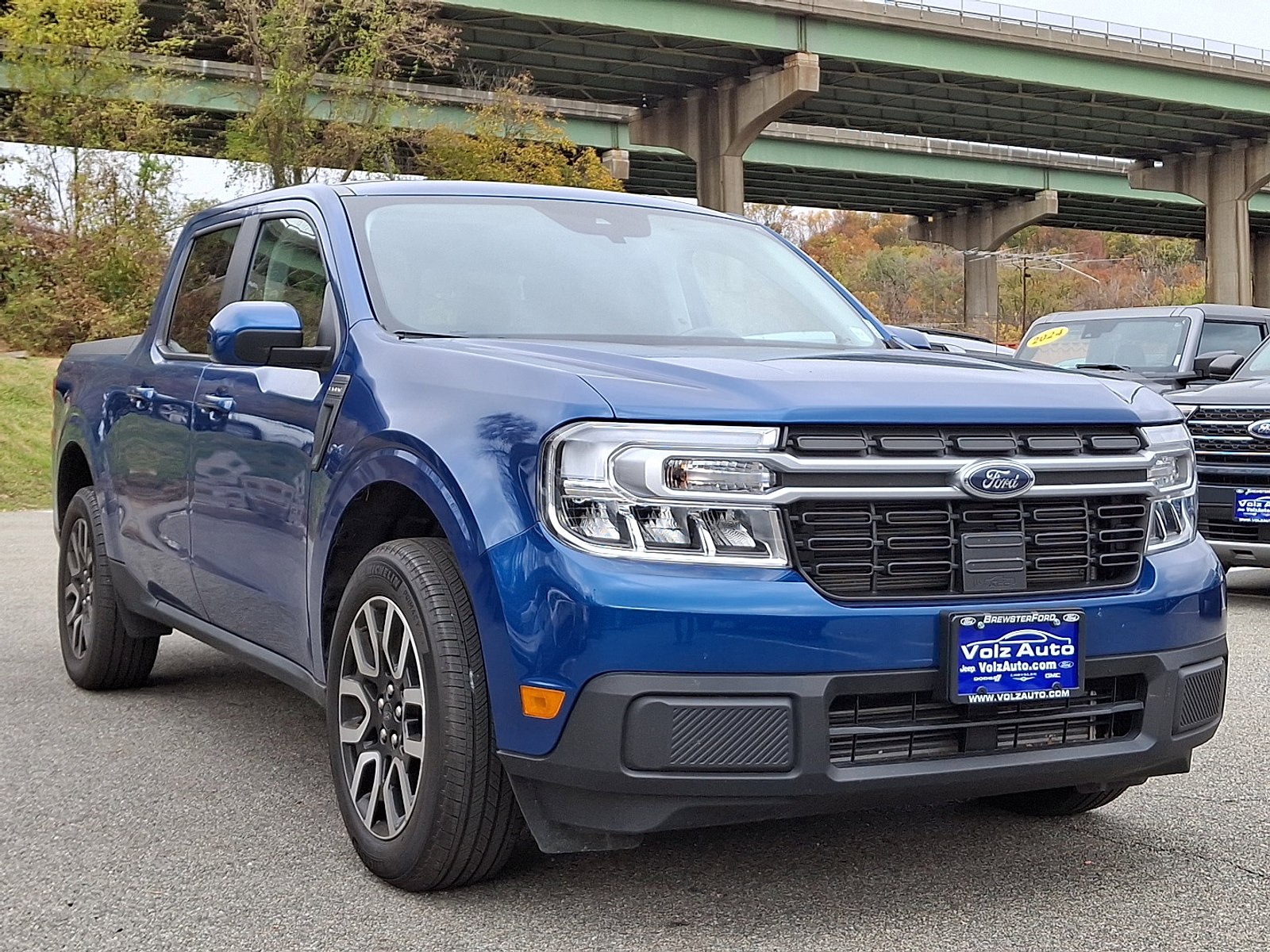 2023 Ford Maverick Lariat photo 2