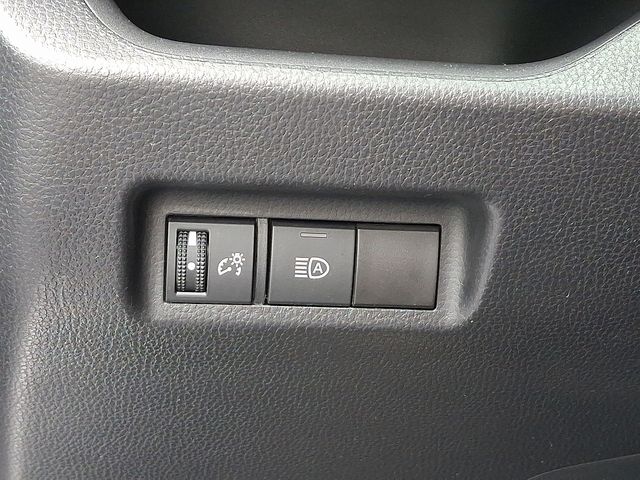 2022 Toyota RAV4 LE photo 23