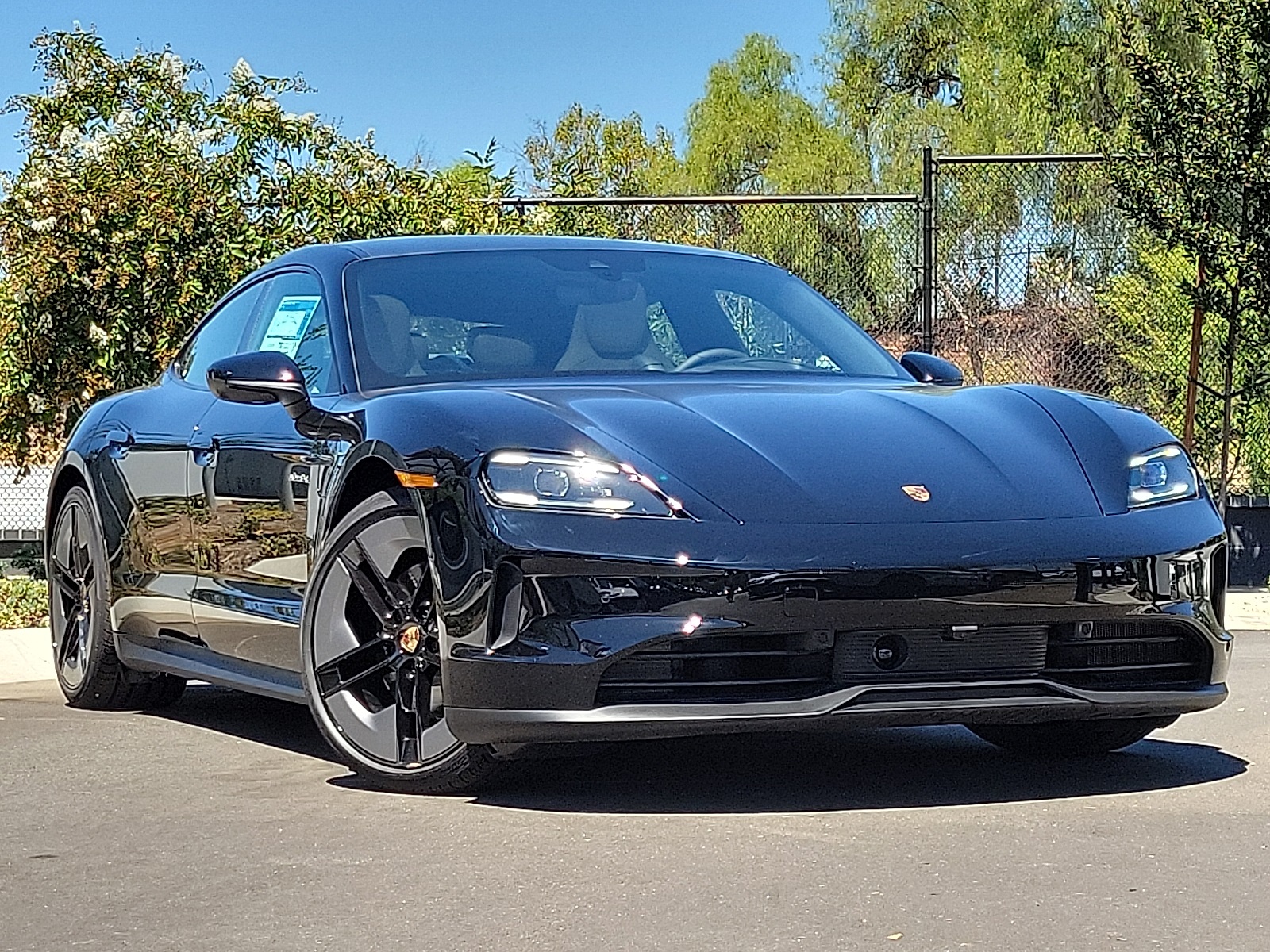 2025 Porsche Taycan photo 9