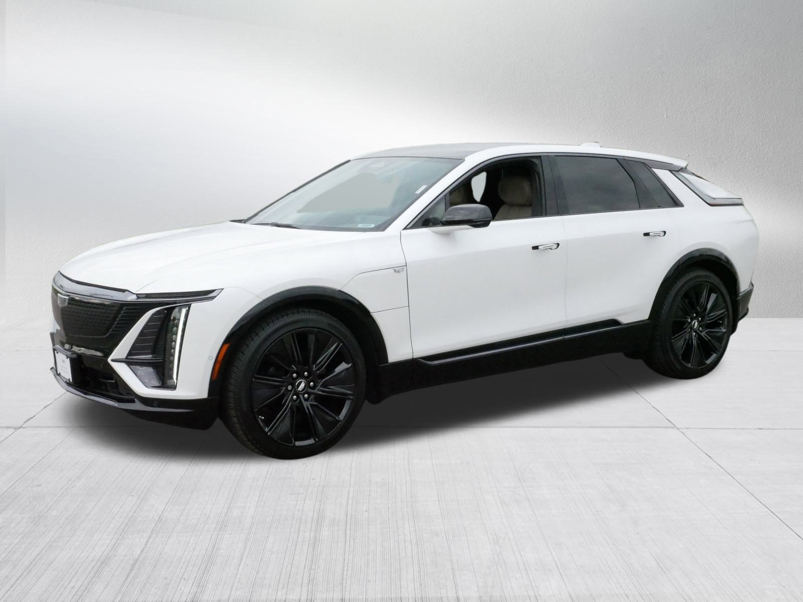 2024 Cadillac Lyriq Sport photo 2