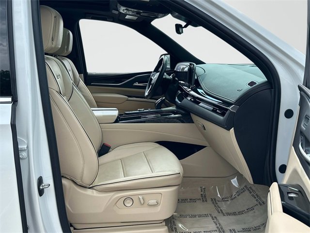 2024 Cadillac Escalade Premium Luxury photo 17