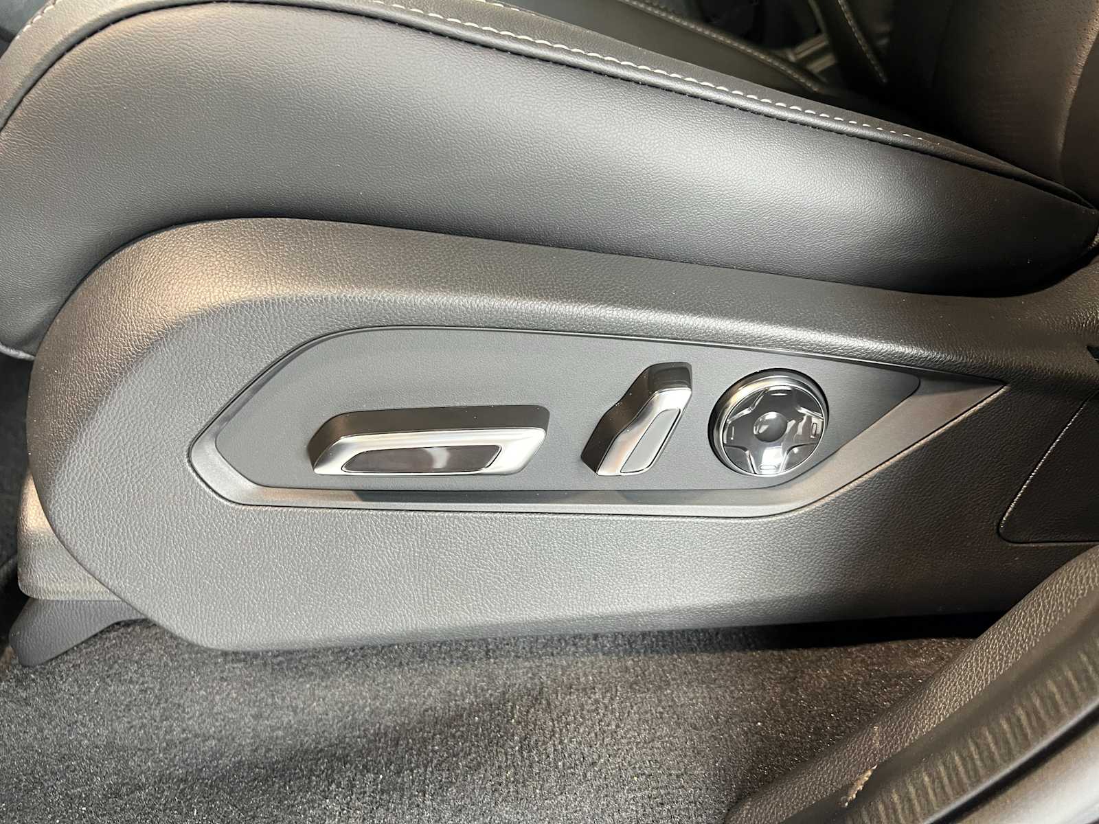 2026 Acura MDX SH-AWD Technology photo 14