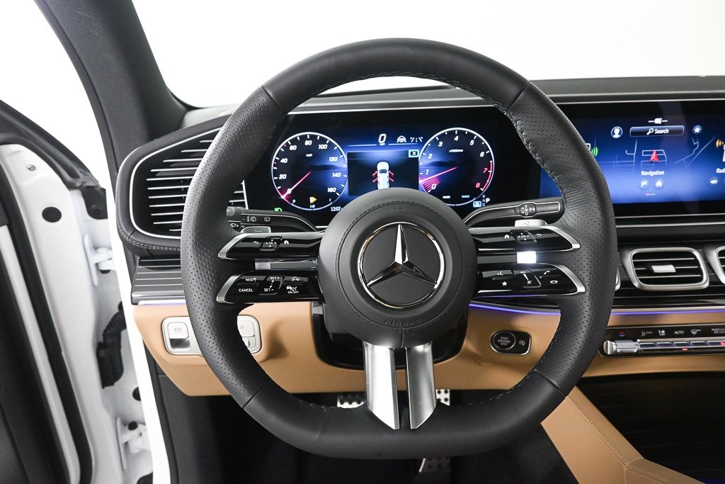 2025 Mercedes Benz GLS 580 4MATIC photo 2