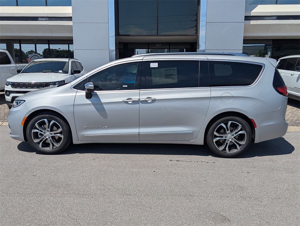 2026 Chrysler Pacifica Pinnacle photo 7