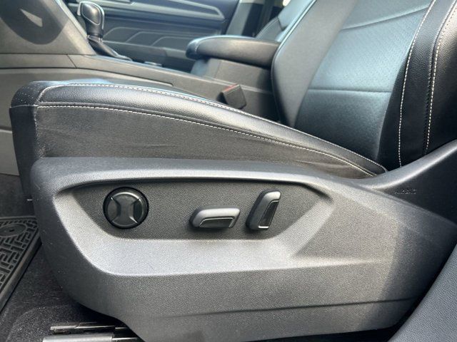 2021 Volkswagen Atlas V6 SE Technology R-Line photo 3