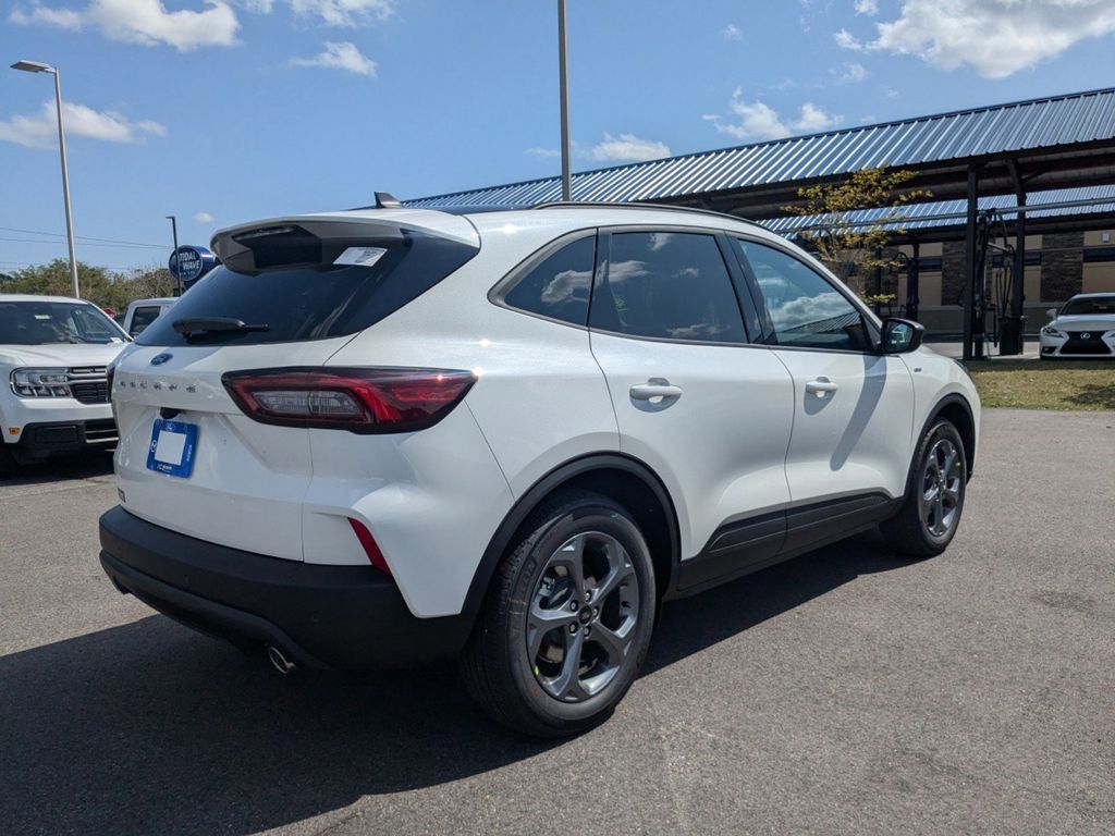 2025 Ford Escape ST-Line photo 4