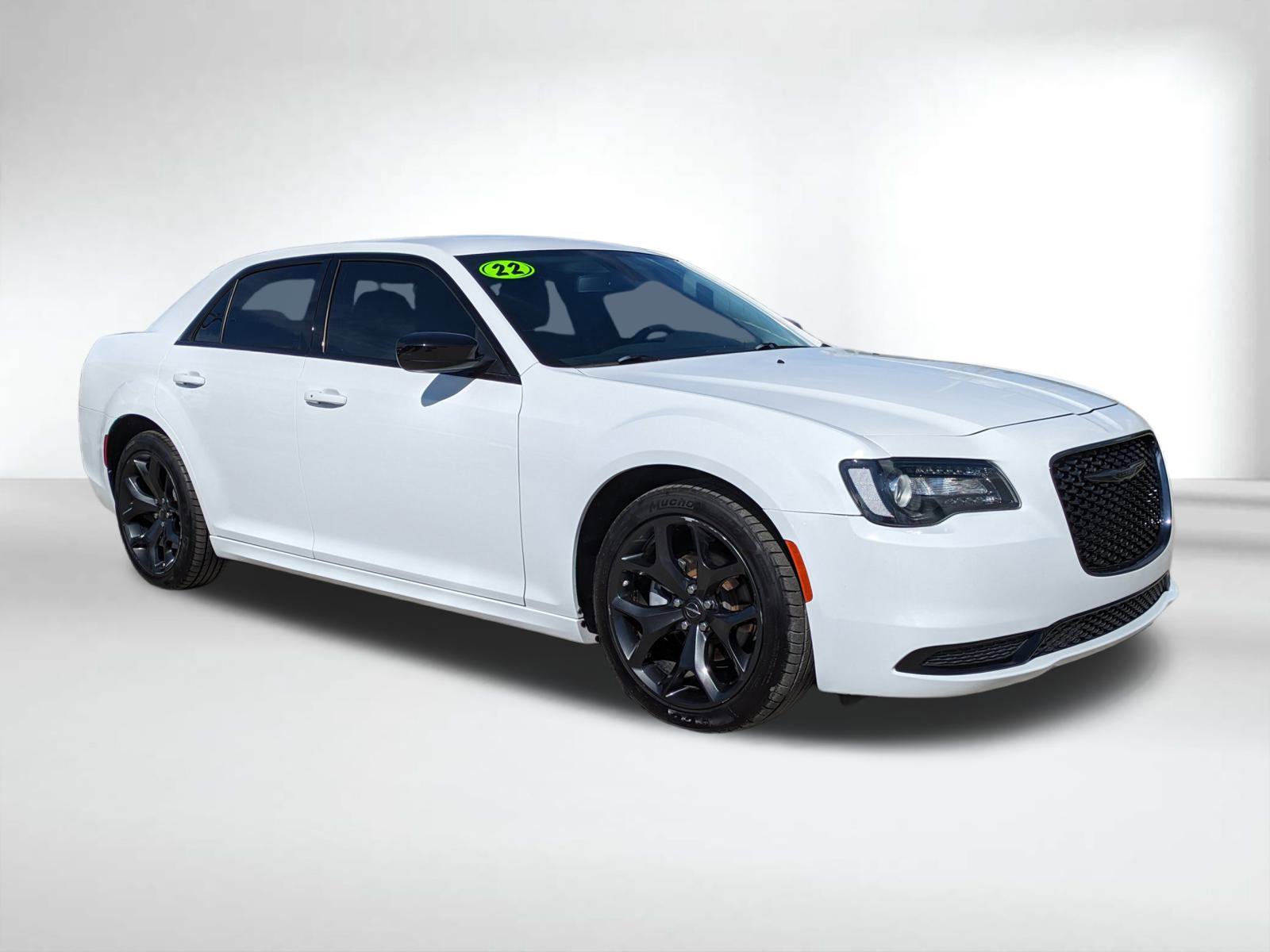 2022 Chrysler 300 Touring photo 2